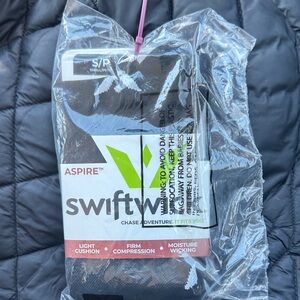 Swiftwick Aspire Black Socks